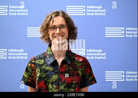 Édimbourg, Écosse, Royaume-Uni. 10 août 2024. Festival international du livre d'Édimbourg : Harry Woodgate, auteur et illustrateur de livres pour enfants à l'appel photo officiel. Crédit : Craig Brown/Alamy Live News Banque D'Images