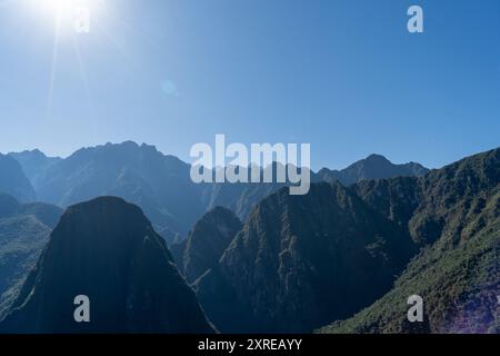 Andes péruviennes, une vallée de montagne majestueuse Banque D'Images