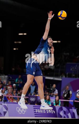 Paris, France. 10 août 2024. Yacine Louati (19 ans) au match pour la médaille d'or de volleyball masculin opposant la France et la Pologne aux Jeux Olympiques de Paris 2024, au South Paris Arena 1 à Paris, France, le 10 août 2024. Photo de Nicolas Gouhier/ABACAPRESS. COM Credit : Abaca Press/Alamy Live News Banque D'Images