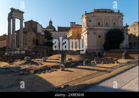 Temples d'Apollon Sosiano et Bellona, ​​between le Théâtre de Marcellus et le Portique d'Octavia, dans le quartier juif, Rome, Italie Banque D'Images