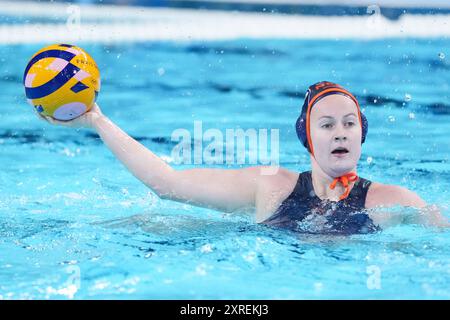 Paris, France. 10 août 2024. Nina Ten Broek, des pays-Bas, participe au match féminin pour la médaille de bronze en water-polo opposant les États-Unis et les pays-Bas aux Jeux Olympiques de Paris 2024 à Paris, France, le 10 août 2024. Crédit : du Yu/Xinhua/Alamy Live News Banque D'Images