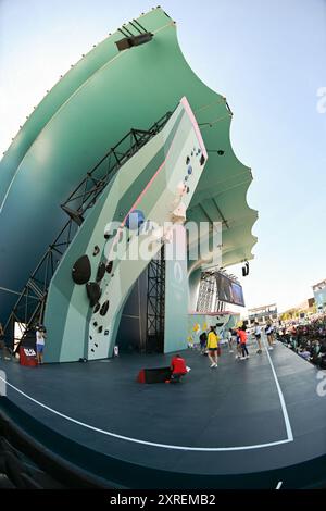 Le Bourget, France. 10 août 2024. Paris, France. 10 août 2024. Ambiance pendant le Boulder & Lead féminin - finale du jour 15 des Jeux Olympiques de Paris 2024 sur le site d'escalade du Bourget Sport le 10 août 2024 à Paris, France. Photo de Laurent Zabulon/ABACAPRESS. COM Credit : Abaca Press/Alamy Live News Banque D'Images