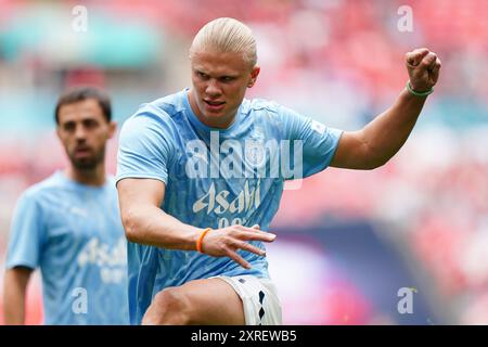 Erling Haaland de Manchester City se réchauffe avant le match de la FA Community Shield au stade de Wembley, à Londres. Date de la photo : samedi 10 août 2024. Banque D'Images