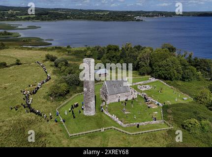 Les funérailles de l'écrivain irlandaise Edna O'Brien ont lieu sur Holy Island dans le comté de Clare. O'Brien, romancier, auteur de nouvelles, mémo-iriste, poète et dramaturge, décédé à l'âge de 93 ans le mois dernier après une longue maladie. Date de la photo : samedi 10 août 2024. Banque D'Images