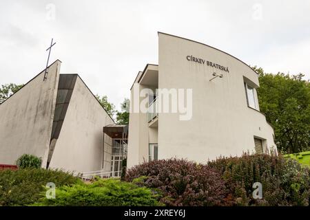 OSTRAVA, RÉPUBLIQUE TCHÈQUE - 25 SEPTEMBRE 2023 : construction de l'église des Frères (traduction de Cirkev Bratrska en tchèque) à Ostrava Banque D'Images