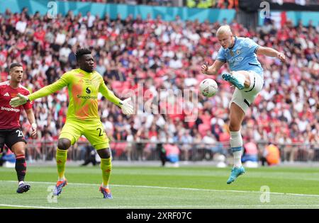 Erling Haaland de Manchester City tente un tir au but lors du FA Community Shield match au stade de Wembley à Londres. Date de la photo : samedi 10 août 2024. Banque D'Images