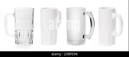 Ensemble de tasses à bière en verre et en céramique isolées sur un fond blanc Banque D'Images
