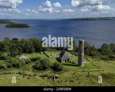 Les funérailles de l'écrivain irlandaise Edna O'Brien ont lieu sur Holy Island dans le comté de Clare. O'Brien, romancier, auteur de nouvelles, mémo-iriste, poète et dramaturge, décédé à l'âge de 93 ans le mois dernier après une longue maladie. Date de la photo : samedi 10 août 2024. Banque D'Images