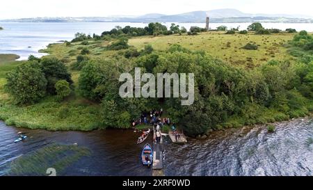 Les funérailles de l'écrivain irlandaise Edna O'Brien ont lieu sur Holy Island dans le comté de Clare. O'Brien, romancier, auteur de nouvelles, mémo-iriste, poète et dramaturge, décédé à l'âge de 93 ans le mois dernier après une longue maladie. Date de la photo : samedi 10 août 2024. Banque D'Images