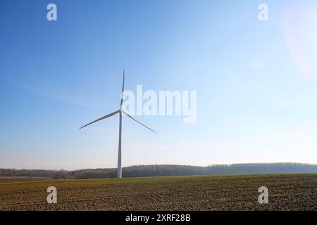 Hook Moor Wind Farm, Aberford, Leeds, West Yorkshire par temps hivernal brillant. Le parc éolien longe la jonction de la M1 et de l'A1. Banque D'Images