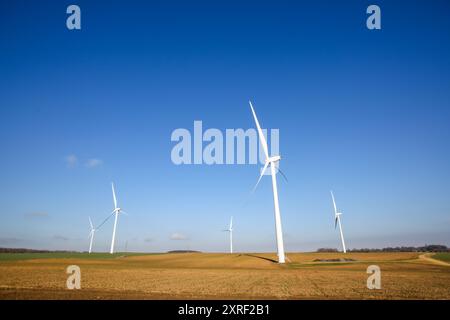 Hook Moor Wind Farm, Aberford, Leeds, West Yorkshire par temps hivernal brillant. Le parc éolien longe la jonction de la M1 et de l'A1. Banque D'Images