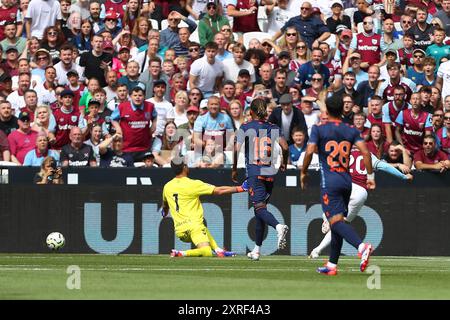 London Stadium, Londres, Royaume-Uni. 10 août 2024. Pré-saison Football Friendly, West Ham United contre Celta Vigo ; Jarrod Bowen de West Ham United marque à la 6e minute pour 1-0. Crédit : action plus Sports/Alamy Live News Banque D'Images