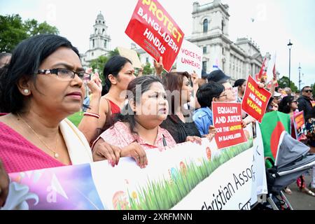 10 août 2024, Londres, Royaume-Uni. Sauvez les hindous dans la démonstration de Bangledesh. Protestation de masse contre les atrocités et les brutalités sur les minorités au Bangladesh. Devant les chambres du Parlement, Parliament Square, Westminster. Crédit : michael melia/Alamy Live News Banque D'Images