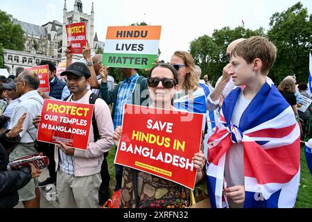 10 août 2024, Londres, Royaume-Uni. Sauvez les hindous dans la démonstration de Bangledesh. Protestation de masse contre les atrocités et les brutalités sur les minorités au Bangladesh. Devant les chambres du Parlement, Parliament Square, Westminster. Crédit : michael melia/Alamy Live News Banque D'Images