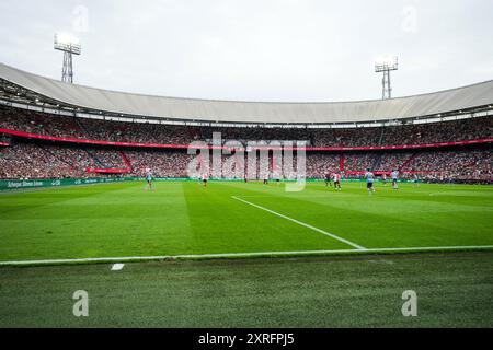 Rotterdam, pays-Bas. 10 août 2024. Rotterdam - vue d'ensemble du stade lors du premier match de la saison Eredivisie 2024/2025. Le match d'ouverture de la saison se déroule entre Feyenoord et Willem II au Stadion Feijenoord de Kuip le 10 août 2024 à Rotterdam, aux pays-Bas. Crédit : Box to Box Pictures/Alamy Live News Banque D'Images