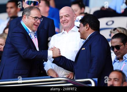 Victor Montagliani, président de la CONCACAF aux côtés de Gianni Infantino, président de la FIFA, regardant le match de la médaille d'or féminine entre les États-Unis et le Brésil, au Parc des Princes, Paris, le quinzième jour des Jeux Olympiques de Paris 2024 en France. Date de la photo : samedi 10 août 2024. Banque D'Images