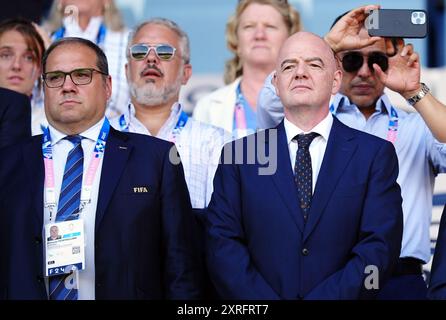 Victor Montagliani, président de la CONCACAF aux côtés de Gianni Infantino, président de la FIFA, regardant le match de la médaille d'or féminine entre les États-Unis et le Brésil, au Parc des Princes, Paris, le quinzième jour des Jeux Olympiques de Paris 2024 en France. Date de la photo : samedi 10 août 2024. Banque D'Images