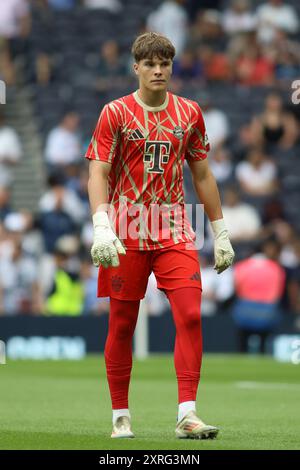 Londres, Royaume-Uni. 10 août 2024. Londres, Angleterre, 10 août 2024 : Leon Klanac (50 Bayern Munich) lors du match amical entre Tottenham Hotspur et Bayern Munich au Tottenham Stadium de Londres, Angleterre (Alexander Canillas/SPP) crédit : SPP Sport Press photo. /Alamy Live News Banque D'Images
