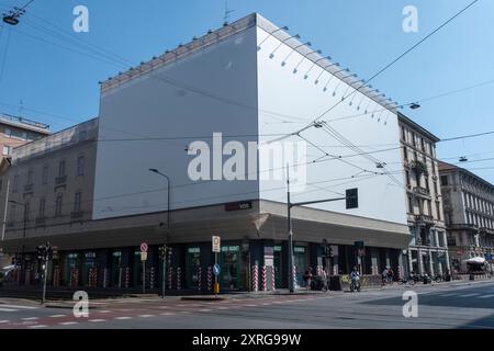 Milan, Italie. 10 août 2024. Milano si svuota durante le vacanze estive. Strade vuote e attività chiuse. - Cronaca - Milano, Italia - Sabato 10 agosto 2024(Foto Alessandro Cimma/Lapresse) Milan se vide pendant les vacances d'été. Rues vides et commerces fermés. - Chronique - Milan, Italie - samedi 10 août 2024 (photo Alessandro Cimma/Lapresse) crédit : LaPresse/Alamy Live News Banque D'Images