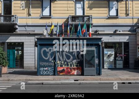 Milan, Italie. 10 août 2024. Milano si svuota durante le vacanze estive. Strade vuote e attività chiuse. - Cronaca - Milano, Italia - Sabato 10 agosto 2024(Foto Alessandro Cimma/Lapresse) Milan se vide pendant les vacances d'été. Rues vides et commerces fermés. - Chronique - Milan, Italie - samedi 10 août 2024 (photo Alessandro Cimma/Lapresse) crédit : LaPresse/Alamy Live News Banque D'Images