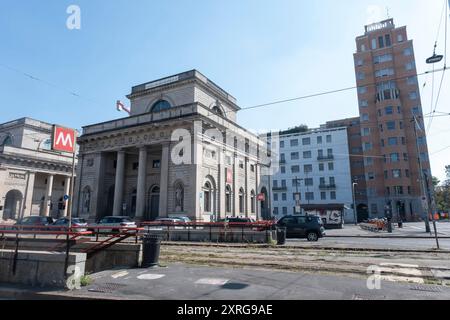 Milan, Italie. 10 août 2024. Milano si svuota durante le vacanze estive. Strade vuote e attività chiuse. - Cronaca - Milano, Italia - Sabato 10 agosto 2024(Foto Alessandro Cimma/Lapresse) Milan se vide pendant les vacances d'été. Rues vides et commerces fermés. - Chronique - Milan, Italie - samedi 10 août 2024 (photo Alessandro Cimma/Lapresse) crédit : LaPresse/Alamy Live News Banque D'Images