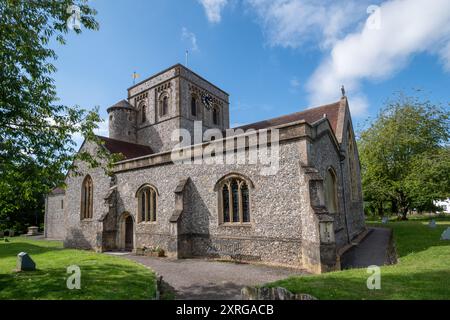 St Mary's Chuch dans le village de Kingsclere, Hampshire, Angleterre, Royaume-Uni Banque D'Images