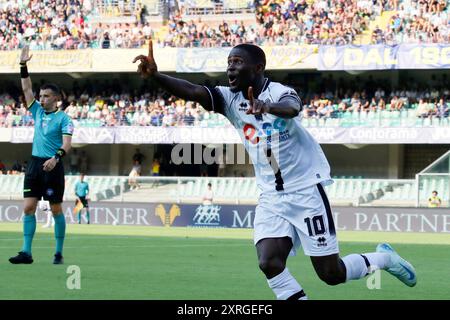 Vérone, Italie. 10 août 2024. Augustus Kargbo(10 Cesena FC) n action lors du match de football de la coupe d'Italie Frecciarossa 2024/25 entre Hellas Vérone et Cesena au stade Marcantonio Bentegodi, au nord de l'est de l'Italie - samedi 10 août 2024. Sport - Soccer (photo de Paola Garbuioi/Lapresse) crédit : LaPresse/Alamy Live News Banque D'Images