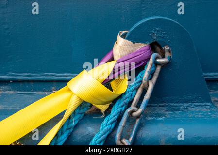 Corde solide d'amarrage de bateaux torsadée pour la fixation de bateaux de pêche Banque D'Images