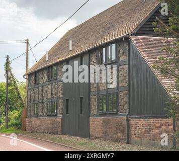 Vue sur une grange convertie dans la campagne britannique Banque D'Images