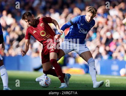 Stephan El Shaarawy de Roma et Jesper Lindstrom d'Everton lors du match amical de pré-saison au Goodison Park, Liverpool. Date de la photo : samedi 10 août 2024. Banque D'Images