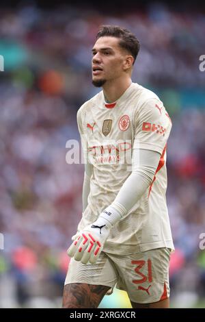 Londres, Royaume-Uni. 10 août 2024. Ederson (MC) au FA Community Shield match, Manchester City v Manchester United, au stade de Wembley, Londres, Royaume-Uni le 10 août 2024 crédit : Paul Marriott/Alamy Live News Banque D'Images