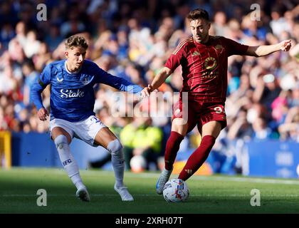 Stephan El Shaarawy de Roma et Jesper Lindstrom d'Everton lors du match amical d'avant-saison à Goodison Park, Liverpool. Date de la photo : samedi 10 août 2024. Banque D'Images