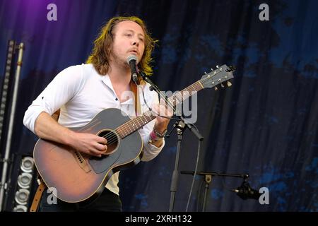 Williamscot, Royaume-Uni. 10 août 2024. Guitare folk anglaise et chanteur Ben Savage jouant sur scène à la Cropredy Convention de Fairport. Crédit : SOPA images Limited/Alamy Live News Banque D'Images