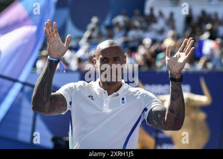 Paris, France. 10 août 2024. Thierry Henry, l'entraîneur de l'équipe française de football médaillée d'argent, arrive en tant que champions accueillent les fans au Parc des Champions du Trocadéro, lors des Jeux Olympiques de Paris 2024 le 10 août 2024. Photo de Firas Abdullah/ABACAPRESS. COM Credit : Abaca Press/Alamy Live News Banque D'Images