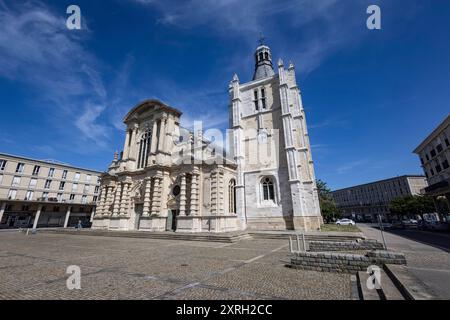 Le Havre 10082024 - Die Kathedrale notre-Dame du Havre oder Kathedrale notre-Dame-de-Grace frueher Kapelle notre-Dame-de-Grace, Kapelle notre-Dame du Havre-de-Grace, dann Kirche notre-Dame du Havre-de-Grace ist die Hauptkirche der Stadt und der Sitz der Dioezese le Havre. Nach der Errichtung mehrerer sehr bescheidener Gebaeude wurde die heutige Kirche im Wesentlichen vom letzten Viertel des 16. bis zum zweiten Viertel des 17. Jahrhunderts erbaut. SIE vereint verschiedene architektonische Stile, darunter die flamboyant-Gotik, den Renaissance-STIL, den Barock und den Klassizismus.. Le Havre ist Banque D'Images