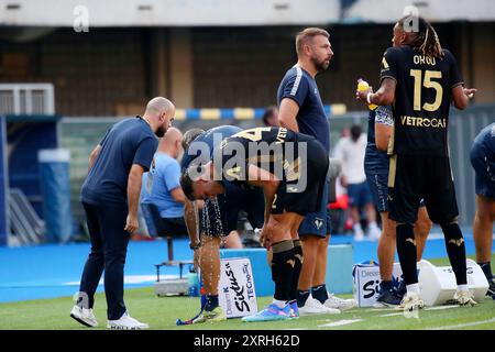 Vérone, Italie. 10 août 2024. Pause rafraîchissante en action lors du match de football de la coupe d'Italie Frecciarossa 2024/25 entre Hellas Vérone et Cesena au stade Marcantonio Bentegodi, au nord de l'est de l'Italie - samedi 10 août 2024. Sport - Soccer (photo de Paola Garbuioi/Lapresse) crédit : LaPresse/Alamy Live News Banque D'Images