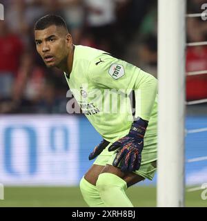 Eindhoven, pays-Bas. 10 août 2024. EINDHOVEN, 10-08-2024, stade Philips, football néerlandais Eredivisie saison 2024/2025, match entre PSV - RKC, gardien PSV Walter Benitez crédit : Pro Shots/Alamy Live News Banque D'Images