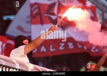 Salzbourg, Autriche. 10 août 2024. SALZBOURG, AUTRICHE - 10 AOÛT : fan du FC Red Bull Salzburg lors du match de l'Admiral Bundesliga entre le FC Red Bull Salzburg et le FC Blau-Weiss Linz au Red Bull Arena le 10 août 2024 à Salzbourg, Autriche.240810 SEPA 24 022 - 20240810 PD19279 crédit : APA-PictureDesk/Alamy Live News Banque D'Images