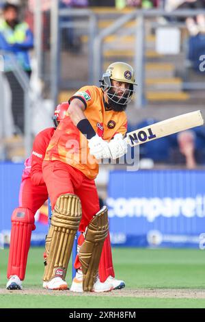 Cardiff, Royaume-Uni. 10 août 2024. Moeen Ali de Birmingham Phoenix en action lors du Hundred match entre Welsh Fire et Birmingham Phoenix à Sophia Gardens, Cardiff, Royaume-Uni le 10 août 2024. Photo de Stuart Leggett. Utilisation éditoriale uniquement, licence requise pour une utilisation commerciale. Aucune utilisation dans les Paris, les jeux ou les publications d'un club/ligue/joueur. Crédit : UK Sports pics Ltd/Alamy Live News Banque D'Images