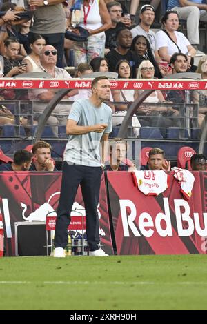 Salzbourg, Autriche. 10 août 2024. SALZBOURG, AUTRICHE - 10 AOÛT : L'entraîneur-chef Pepijn Lijnders de Salzbourg lors du match de l'Admiral Bundesliga entre le FC Red Bull Salzburg et le FC Blau-Weiss Linz au Red Bull Arena le 10 août 2024 à Salzbourg, Autriche. 240810 SEPA 26 004 - 20240810 PD19285 crédit : APA-PictureDesk/Alamy Live News Banque D'Images