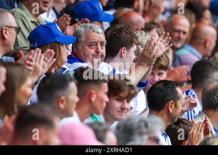 Les fans de Queens Park Rangers réagissent lors du match du Sky Bet Championship Queens Park Rangers vs West Bromwich Albion au Kiyan Prince Foundation Stadium, Londres, Royaume-Uni, 10 août 2024 (photo par Izzy Poles/News images) Banque D'Images