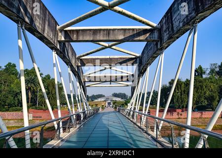 Le lac Crescent ou Chandrima Uddan est un parc populaire à dacca. Le complexe du mausolée de Ziaur Rahman est un monument architectural important. Banque D'Images