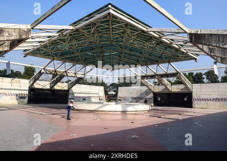 Le lac Crescent ou Chandrima Uddan est un parc populaire à dacca. Le complexe du mausolée de Ziaur Rahman est un monument architectural important. Banque D'Images