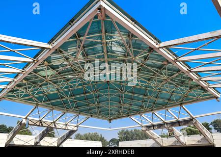 Le lac Crescent ou Chandrima Uddan est un parc populaire à dacca. Le complexe du mausolée de Ziaur Rahman est un monument architectural important. Banque D'Images