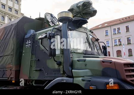 Augsbourg, Bavière, Allemagne - 10 août 2024 : véhicule militaire de la Bundeswehr pendant la Journée de la sécurité d'Augsbourg *** Bundeswehr Militärfahrzeug während des Augsburger Sicherheitstags Banque D'Images