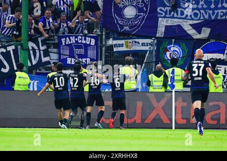 Torjubel Hertha BSC nach Tor zum 1:1 Jonjoe Kenny (Hertha BSC, #16) GER, Hamburger SV v. Hertha BSC, Fussball, 2. Bundesliga, Spieltag 2, saison 2024/2025, 10.08.2024 LES RÈGLEMENTS du LDF INTERDISENT TOUTE UTILISATION DE PHOTOGRAPHIES COMME SÉQUENCES D'IMAGES ET/OU QUASI-VIDÉO Foto : Eibner-Pressefoto/Marcel von Fehrn Banque D'Images