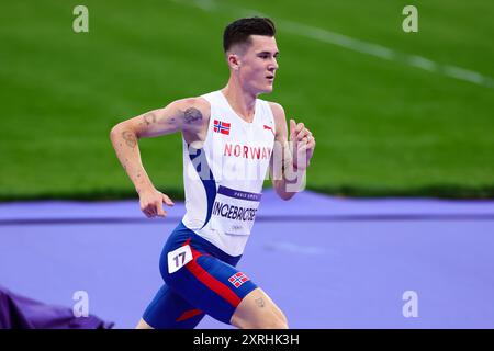 Paris, France, 10 août 2024. Jakob Ingebrigtsen, norvégien, en tête lors de la finale du 5000 m masculin, Jeux Olympiques de Paris 2024 au stade de France le 10 août 2024 à Paris, France. Crédit : Pete Dovgan/Speed Media/Alamy Live News Banque D'Images