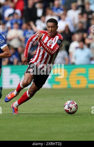 Cardiff, Royaume-Uni. 10 août 2024. Jobe Bellingham de Sunderland en action. EFL Skybet championnat match, Cardiff City v Sunderland au Cardiff City Stadium de Cardiff, pays de Galles, samedi 10 août 2024. Cette image ne peut être utilisée qu'à des fins éditoriales. Usage éditorial exclusif, photo par Andrew Orchard/Andrew Orchard photographie sportive/Alamy Live News crédit : Andrew Orchard photographie sportive/Alamy Live News Banque D'Images