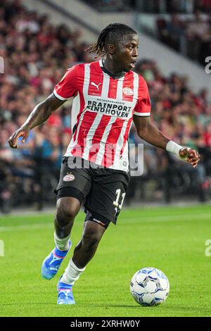 Eindhoven, pays-Bas. 10 août 2024. EINDHOVEN, PAYS-BAS - 10 AOÛT : Johan Bakayoko du PSV dribbles lors du match néerlandais Eredivisie entre le PSV et le RKC Waalwijk au Philips Stadion le 10 août 2024 à Eindhoven, pays-Bas. (Photo de Gabriel Calvino Alonso/Orange Pictures) crédit : Orange pics BV/Alamy Live News Banque D'Images