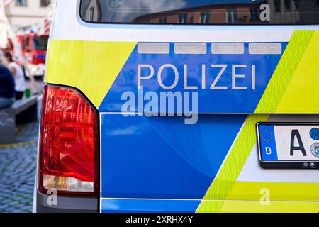 Augsbourg, Bavière, Allemagne - 10 août 2024 : un véhicule d'urgence de la police bavaroise à Augsbourg *** Ein Einsatzfahrzeug der bayerischen Polizei à Augsbourg Banque D'Images